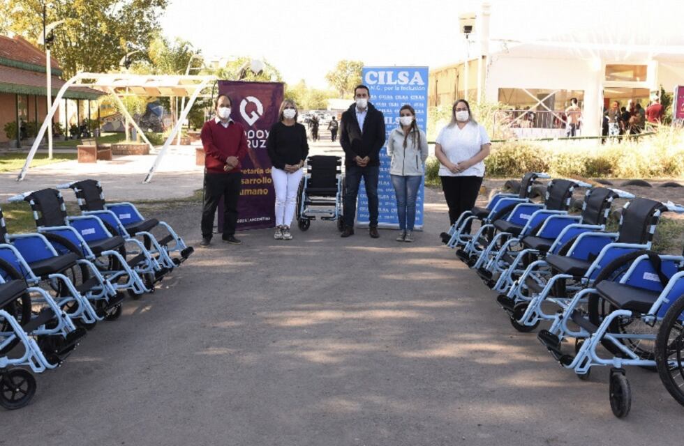 Campaña de vacunación: Cilsa donó sillas de ruedas para el traslado de pacientes