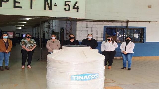 La EPET N°54 de Eldorado recibió la donación de un tanque de agua.