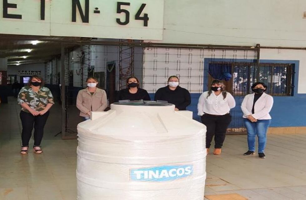 La EPET N°54 de Eldorado recibió la donación de un tanque de agua