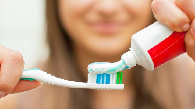 Qué significa que me salga sangre cuando me cepillo los dientes