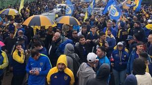 Una multitud se acercó a La Bombonera para apoyar a Juan Román Riquelme. / Gentileza.