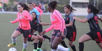 Será una tarde de fútbol y mate para las mujeres maipucinas (Imagen ilustrativa).