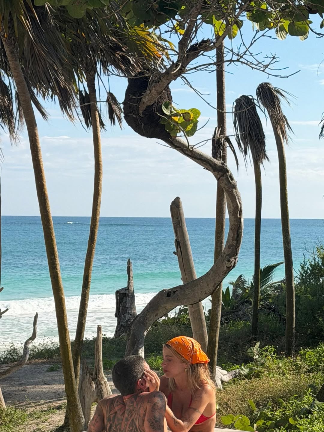 La pareja compartió fotos de su año.