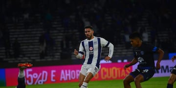 Nahuel Bustos sigue lejos de su mejor versión, y Talleres no pudo ante uno de los últimos del torneo (Nicolás Bravo / La Voz)