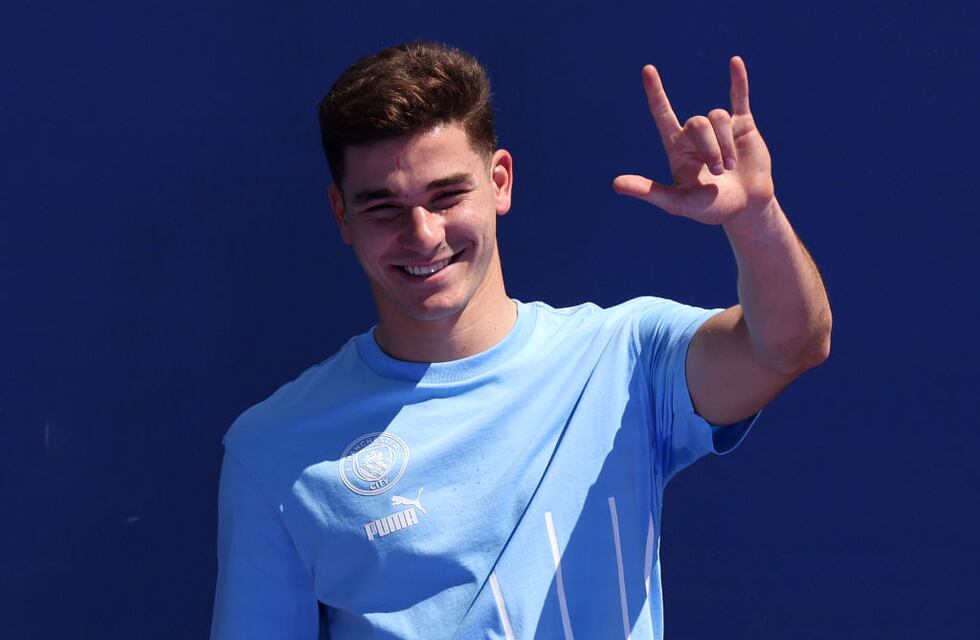 Julián Álvarez fue presentado en el Manchester City y recibió el apoyo de cientos de fanáticos
