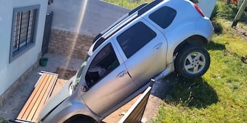 Estacionó en el patio de su casa