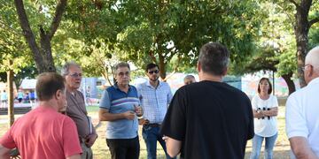 El intendente Luis Castellano con la vecinal del Malvinas Argentinas