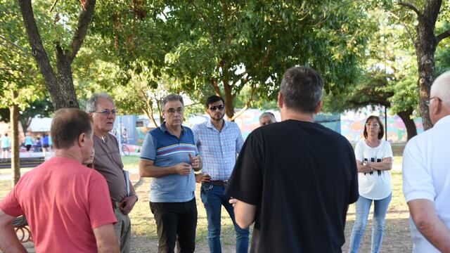 El intendente Luis Castellano con la vecinal del Malvinas Argentinas