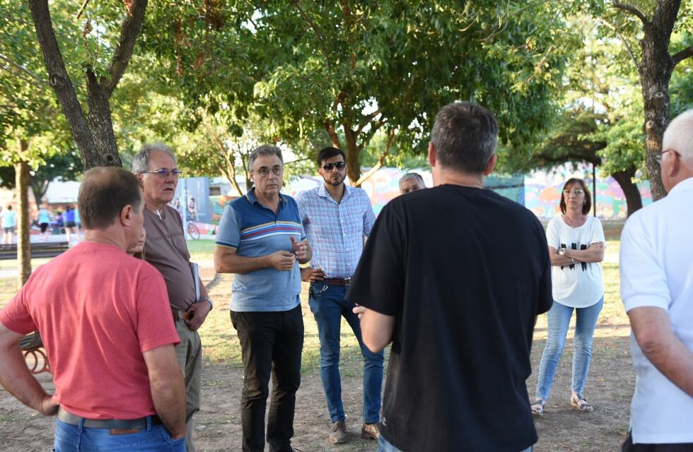 El intendente Luis Castellano se reunió con la comisión de barrio Malvinas Argentinas
