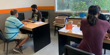 Más de dos mil adultos mayores ya fueron asistidos para tramitar el turno de vacunación contra el Covid-19 en Carlos Paz.