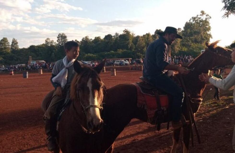 El barrio Sarmiento se lució con jineteada y bandas en vivo
