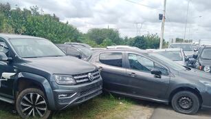 Trasladan los vehículos secuestrados en la Caminera de Brazo Largo