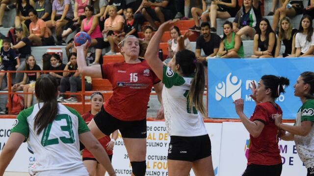 Nacional de Clubes de Handball que se disputa en Mendoza entró en su fase final.