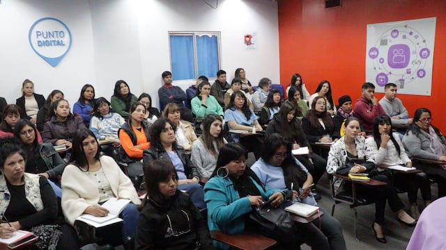 Personal de diferentes áreas de la Municipalidad de Palpalá, participando en el taller sobre la Ley Olimpia, para combatir la violencia digital.