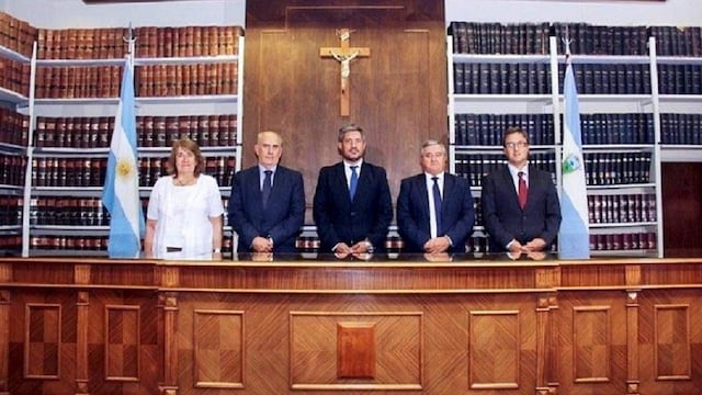 Anteriormente, varios manifestantes ya le habían solicitado al Supremo Tribunal que destituyan a la jueza.