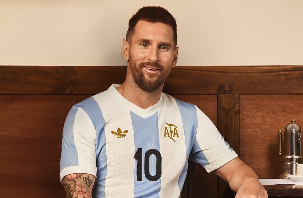 Con actuación de Lionel Messi se presentó la nueva camiseta de la Selección Argentina: qué precio tiene