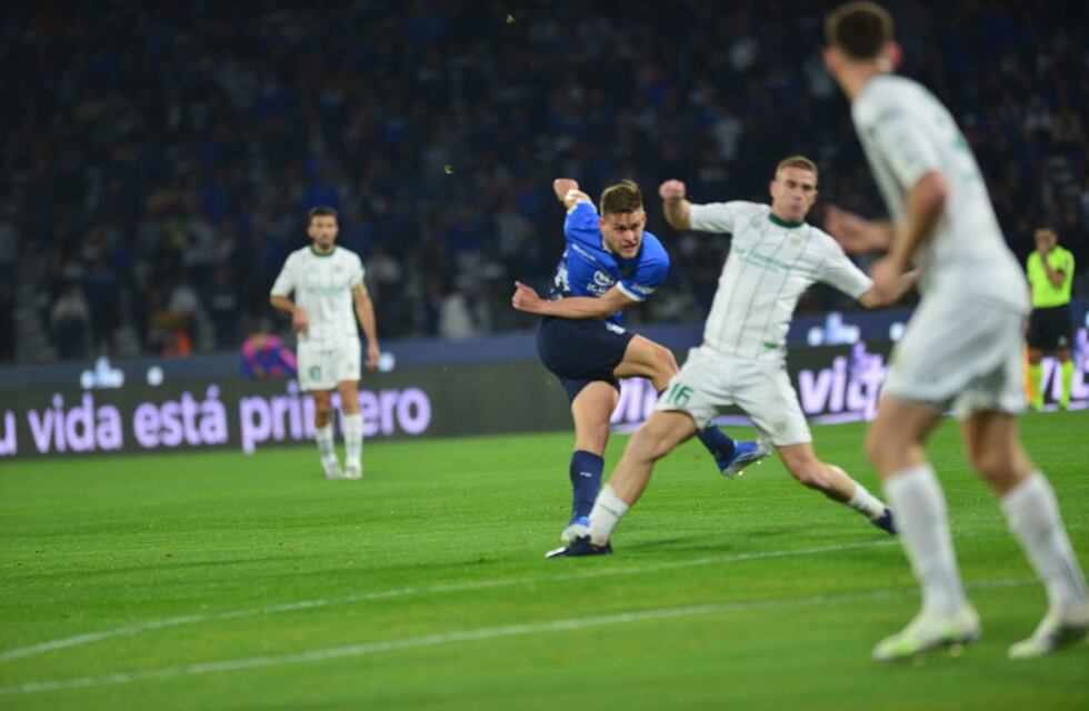 Video: el VAR anuló un golazo de Federico Girotti, que era el 2-0 para Talleres