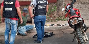 Un albañil terminó detenido tras abusar de su hija de 14 años.