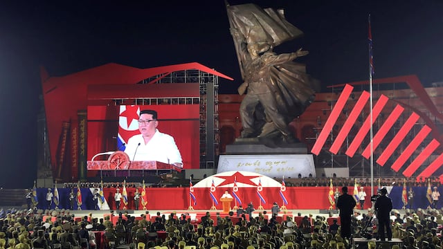 El líder norcoreano, Kim Jong Un, en uno de los tantos actos militares que se realizan en su país. Foto: Gobierno de Corea del Norte.