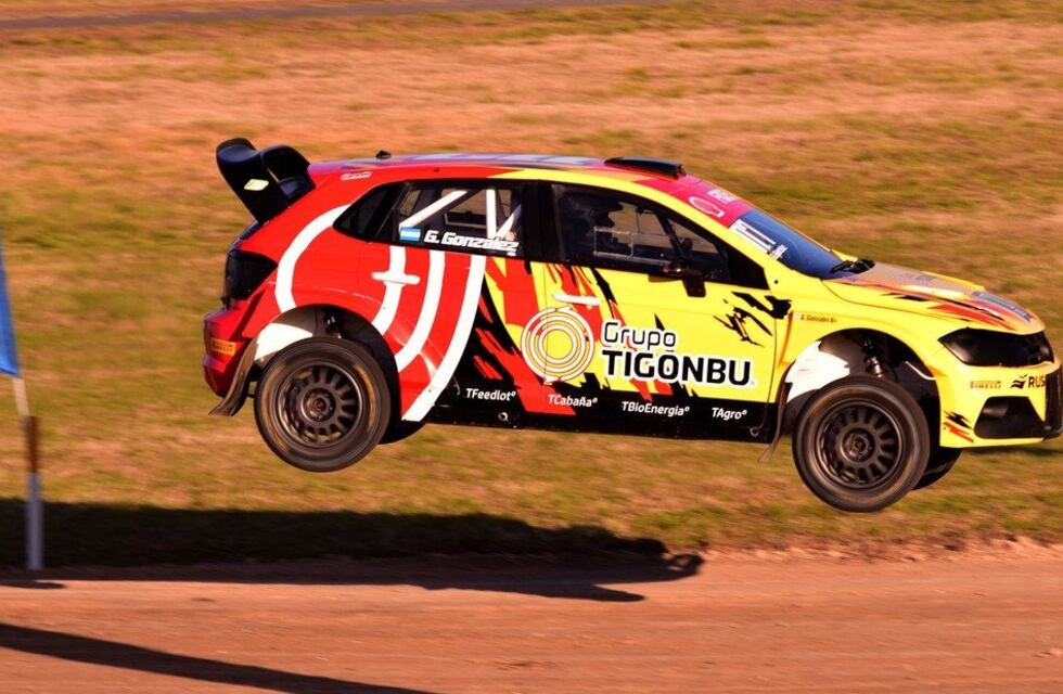 Festejos cordobeses: triunfo de González en CARX y podios de Ciarrocchi en Top Race V6