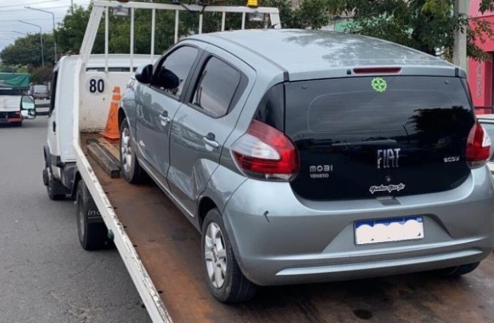 El municipio secuestró tres vehículos que trabajaban con Uber