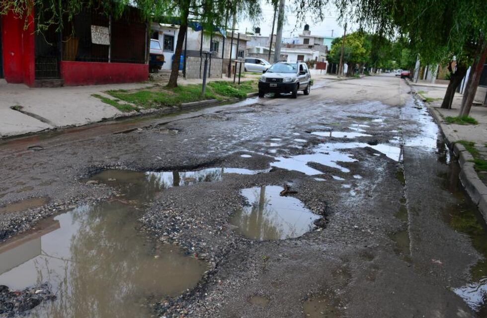 Baches en Córdoba: “30 años de abandono no se solucionan en un año de gestión”