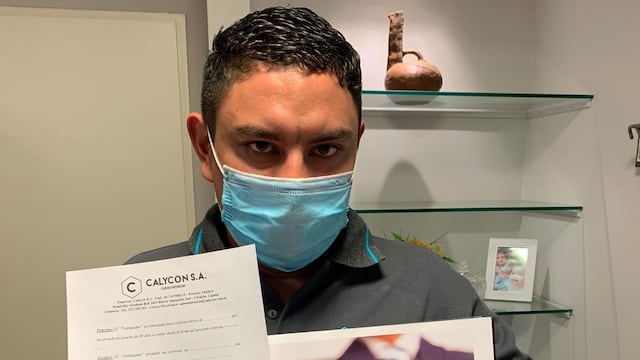 Ezequiel, tras firmar contrato con Calycon SA. (Gentileza Tomás Ojeda)