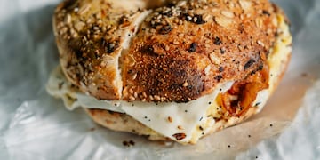 Bagel con solo 2 ingredientes.