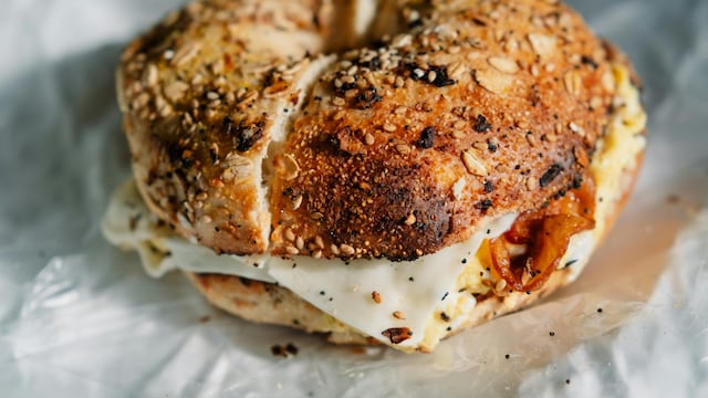 Bagel con solo 2 ingredientes.