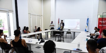 El espacio educativo funcionará inicialmente de lunes a viernes, de 18 a 21. (@generosantafe)