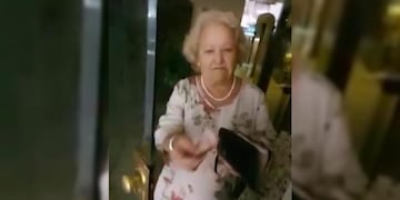 La vecina no esperaba recuperar su dinero, pero el taxista la sorprendió en la puerta de su edificio.