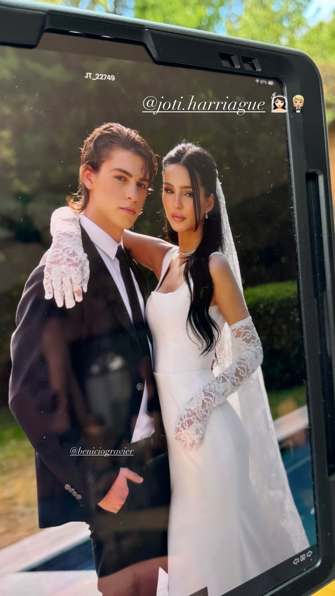 Juana Tinelli con Benicio Gravier en una sesión de fotos.