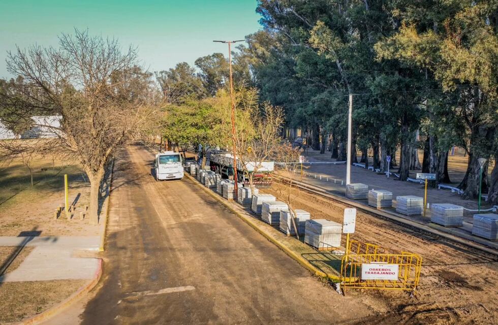Comenzaron con la obra de adoquinado de los primeros 200 metros en la Costanera del Río Xanaes