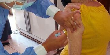 En Caleta Olivia comenzaron a aplicar la vacuna sputnik V a mayores de 90 años