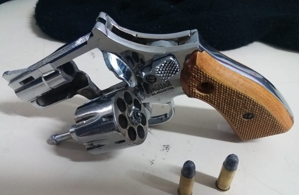 Sur de Córdoba: un chico jugaba con un revolver, se le escapó un tiro y le dio a su hermano mayor