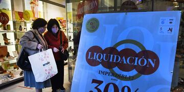 Ofertas y liquidaciones para acelerar el consumo. (Foto: José Gutierrez / Los Andes)