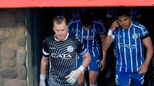 Una posible baja, que dolerá en el Tomba es el del arquero Rodríguez, quien tuvo un papel fundamental en la clasificación a la Libertadores 2024. 
Foto:Orlando Pelichotti