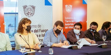 Se firmó el acuerdo de recategorizaciones de servidores públicos provinciales