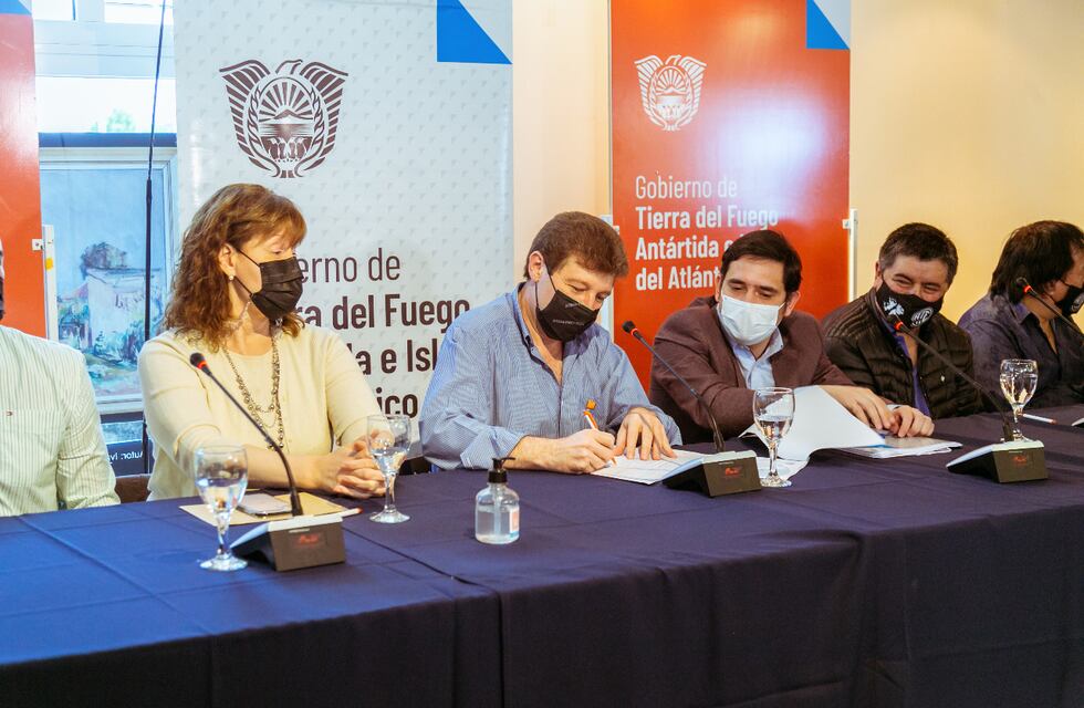 Se firmó el acuerdo de recategorizaciones de servidores públicos provinciales