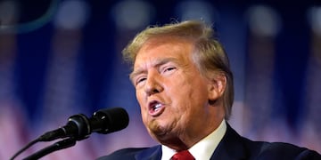 ARCHIVO - El precandidato republicano a la presidencia, el expresidente Donald Trump, habla durante un evento en Conway, Carolina del Sur, el 10 de febrero de 2024. (AP Foto/Manuel Balce Ceneta, Archivo)