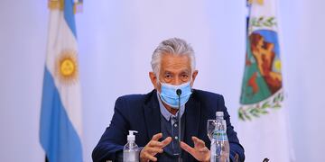 Gobernador de San Luis dando a conocer informe epidemiológico Covid-19