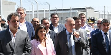 El mandatario junto a la ministra de Seguridad de la nación, Patricia Bullrich, y el vicejefe de Gabinete del Interior, Lisandro Catalán visitaron Benjamin Paz