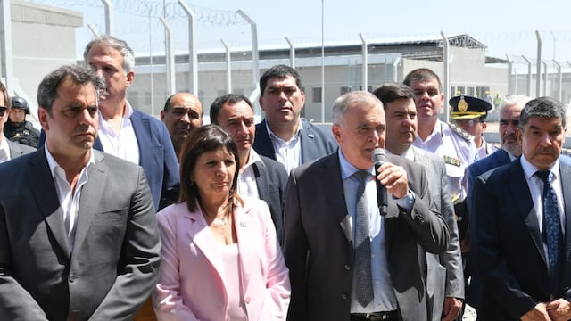 El mandatario junto a la ministra de Seguridad de la nación, Patricia Bullrich, y el vicejefe de Gabinete del Interior, Lisandro Catalán visitaron Benjamin Paz