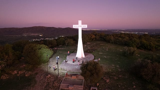Ascensos nocturnos en Carlos Paz, Cerro La Cruz