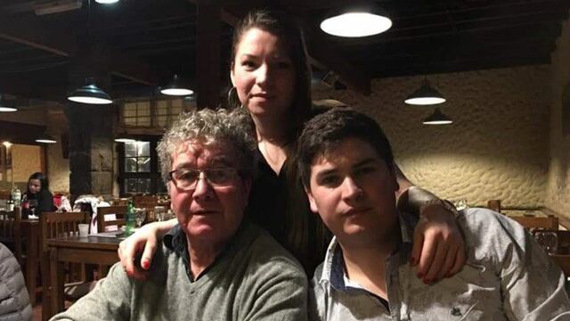 Guadalupe Curual junto a su padre y hermano (LMNeuquén).