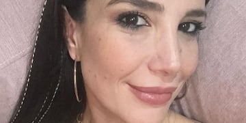 Andrea Rincón sorprendió con un look total white y dio cátedra de estilo con el accesorio tendencia