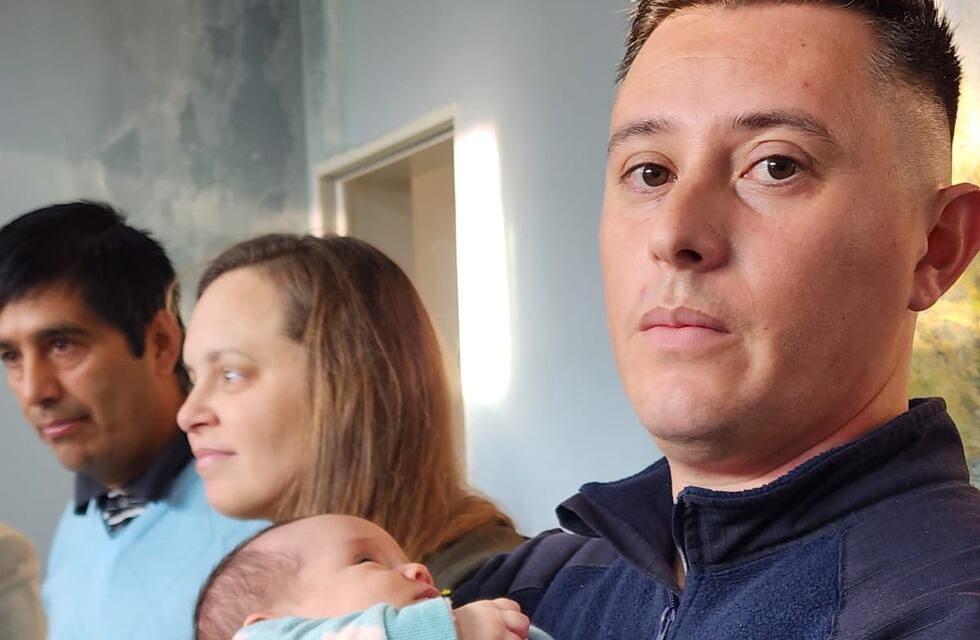 Dos policías de Cabalango, reconocidos tras salvar la vida de una beba