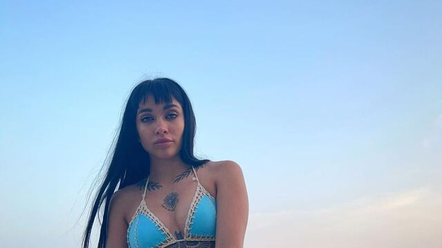 María Becerra lució impactante en las playas de España