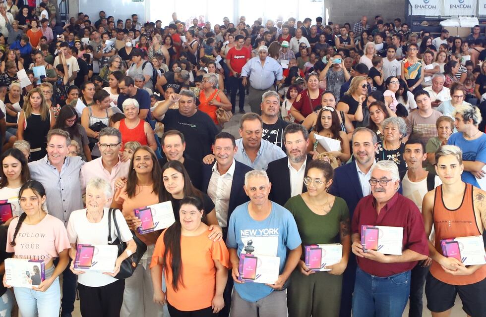 Matías Stevanato participó de la entrega de tablets por parte del ENACOM