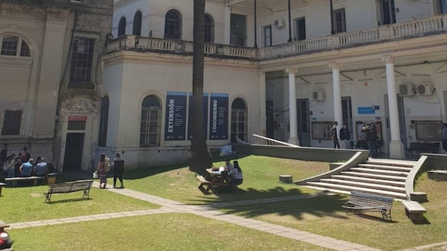 La Facultad de Derecho es una de las instituciones afectadas por el cese de actividades.